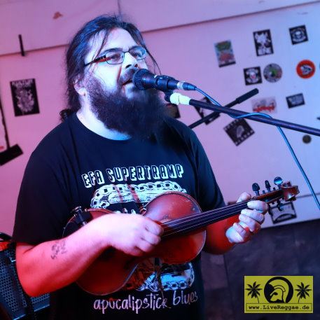 Circolo Vizioso (D) Alter Bahnhof, Hof 8. Januar 2023 (16).JPG